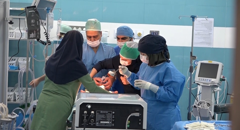 انجام نخستین عمل جراحی نوزاد در بیمارستان اکباتان 